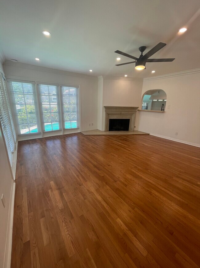 Building Photo - 11688 Bellagio Rd