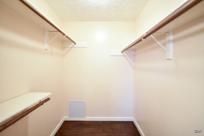 Building Photo - 13114 Careywood Dr