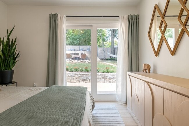 Building Photo - 3804 Lookout Dr