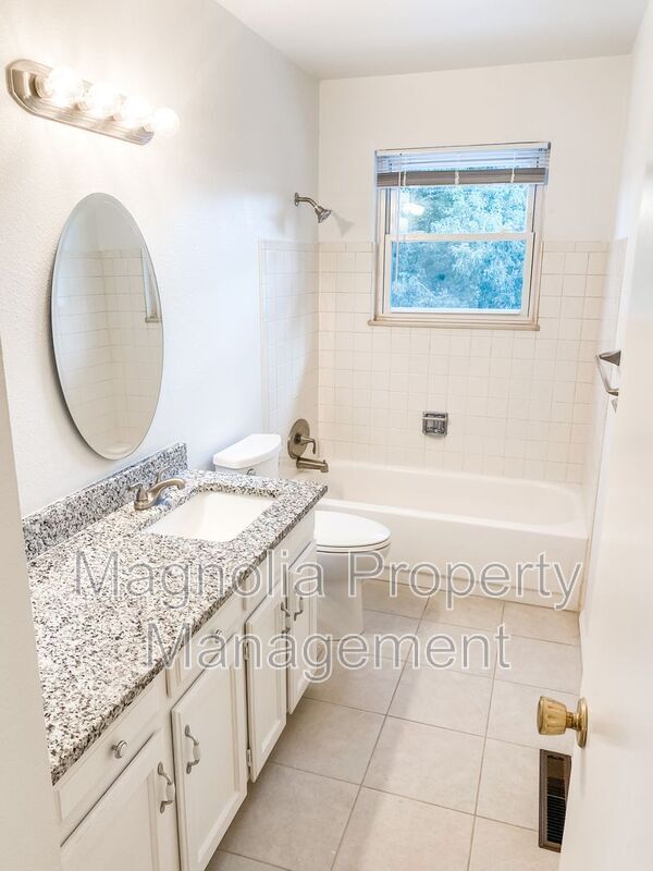 Building Photo - 1187 Applewood Dr