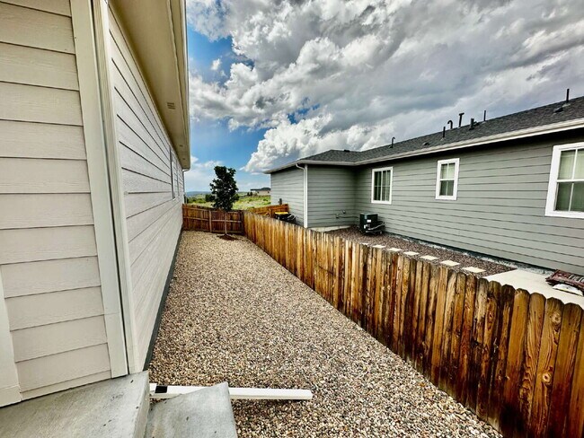 Building Photo - "Charming 4-Bedroom Castle Rock Home with Spacious Living!"