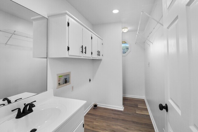 Building Photo - 704 Jace Dr