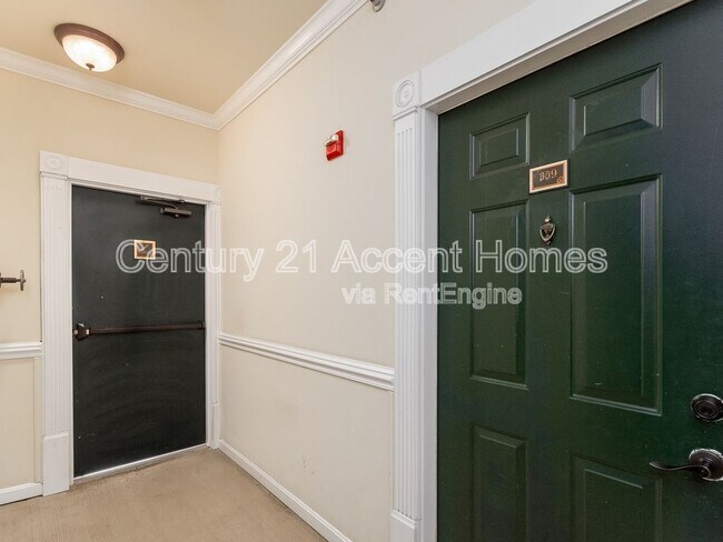 Building Photo - 4862 Eisenhower Ave