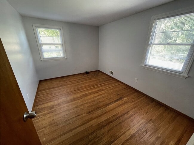 Building Photo - 214 E Spruce St