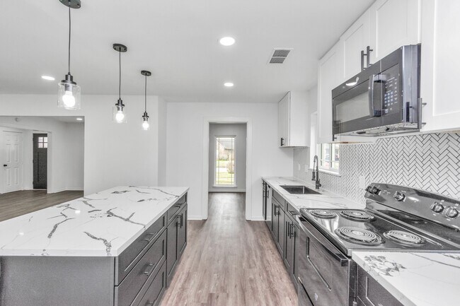Building Photo - 5006 Heatherbloom Dr