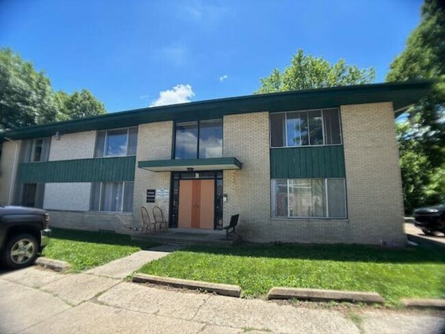 Building Photo - 911 N Sheridan Rd