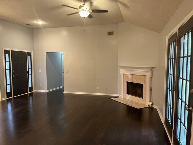Building Photo - Updated 3 bedroom House in Georgetown