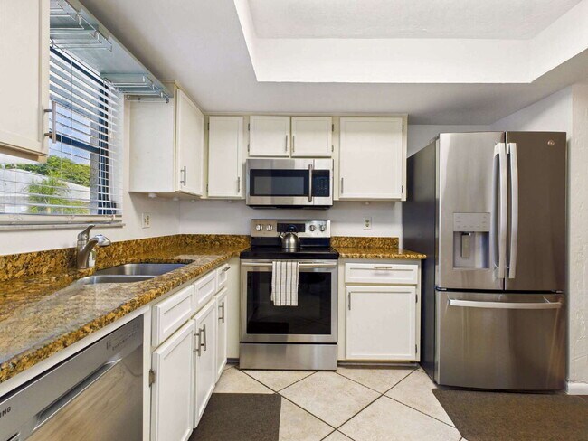Building Photo - Furnished 2BR/2BA Pine Haven Condo with Preserve View –