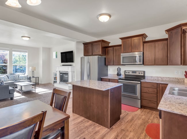 Building Photo - 4 Bed/2.5 Bathroom home in Woods Cross