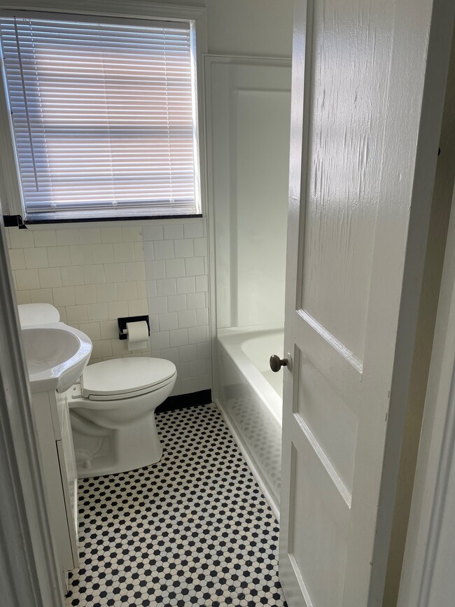 Building Photo - 39 Byron Ellinor Dr