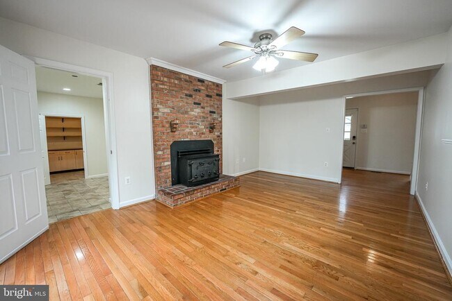 Building Photo - 4230 Avon Dr