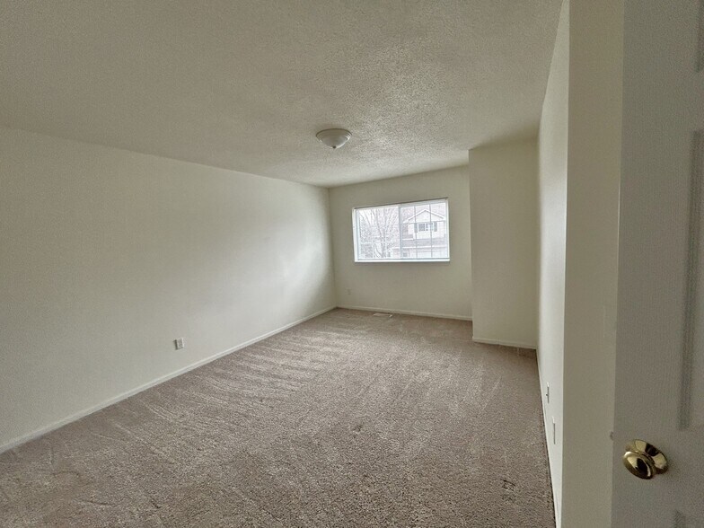 Building Photo - 10 Bridgewater Trl