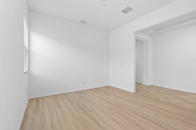Building Photo - 43720 Vacanza Ct