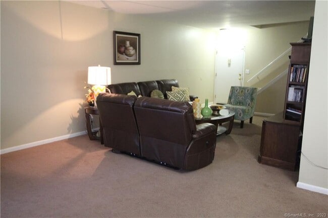 Building Photo - 14 Newtown Rd