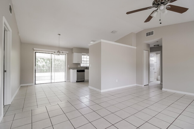 Building Photo - 431 Tropicaire Ave SW