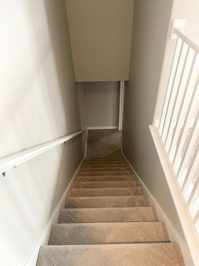 Building Photo - GORGEOUS Home