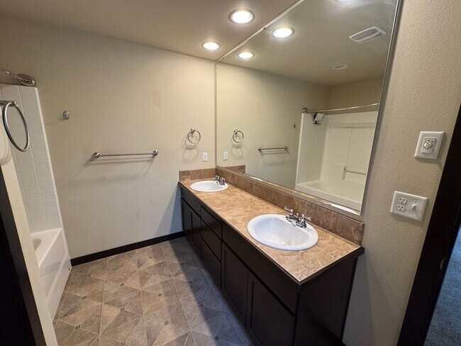 Building Photo - Gorgeous Mount Vernon Home 3 bedroom 2.5 Bathroom