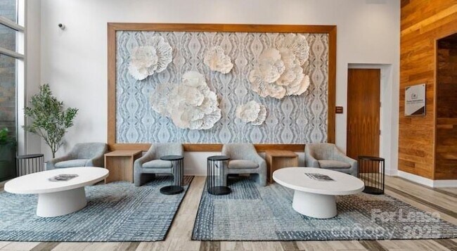 Building Photo - 650 E Brooklyn Vlg Ave