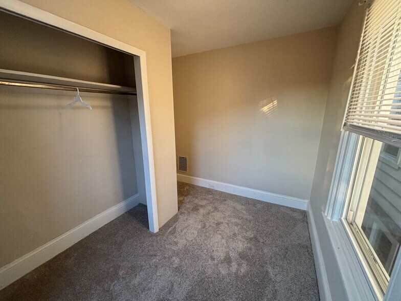 Building Photo - 706 W Railroad Ave