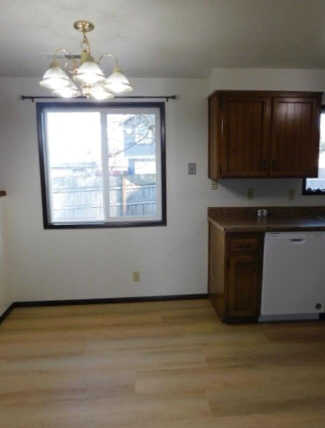 Building Photo - 3Bd/2Ba Single Story House - For viewing!