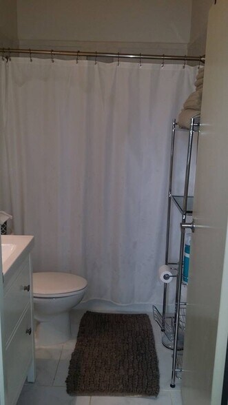 Building Photo - 920 Poeyfarre St