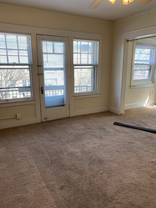 Interior Photo - 719 Knapp