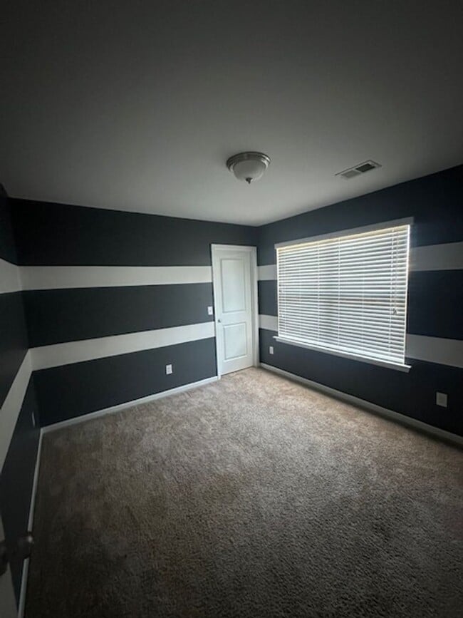 Building Photo - *** MOVE IN SPECIAL *** MOVE IN SPECIAL  -...