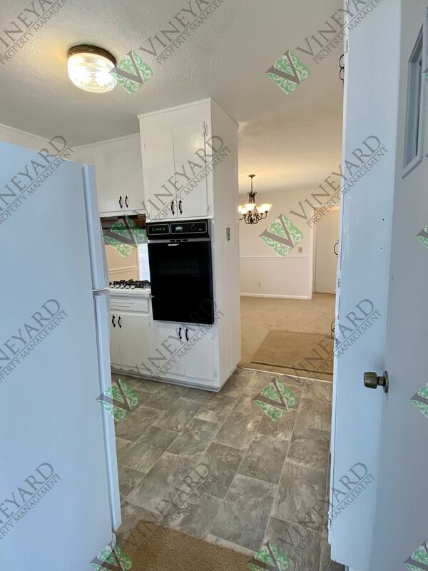 Building Photo - 687 Bounty Dr