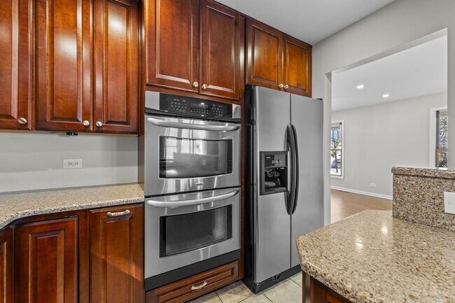 Building Photo - Updated 2-Story Home in Desirable Deerpath Subdivision - Available Immediately.