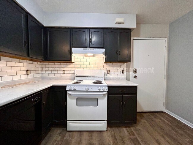 Building Photo - 2134 McKee Ave SW