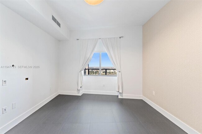 Building Photo - 1100 Biscayne Blvd