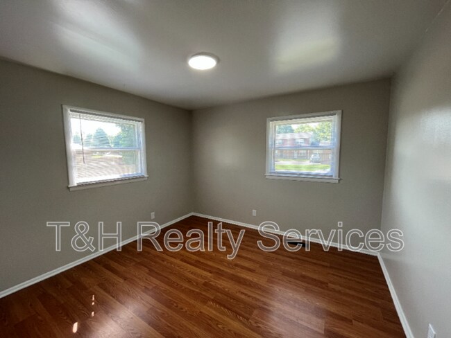 Building Photo - 3010 Winchester Dr