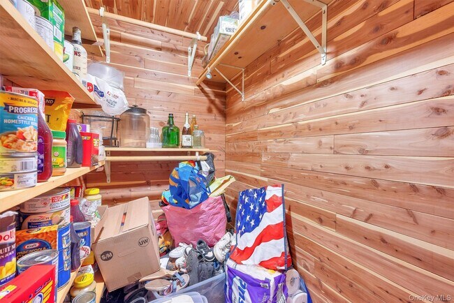 Building Photo - 10 Hanover Dr