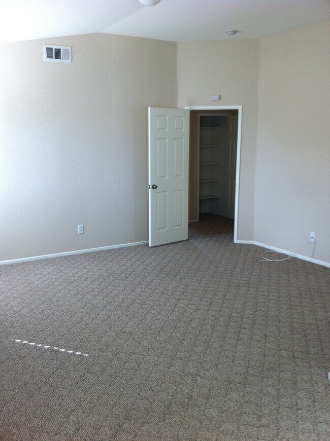 Building Photo - Beautiful 4 bedroom home in Eagle Ranch!