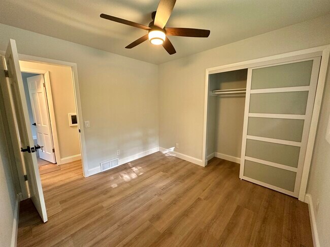 Building Photo - 21 N Kenosha Dr