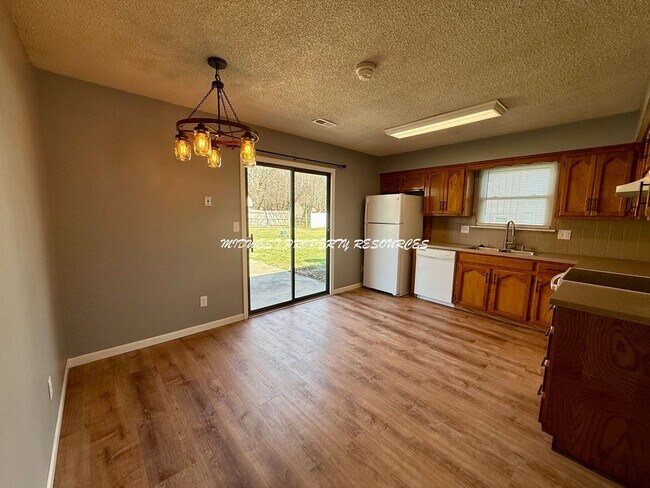 Building Photo - Charming 2bd 1.5 bath Duplex w/ Garage for Lease