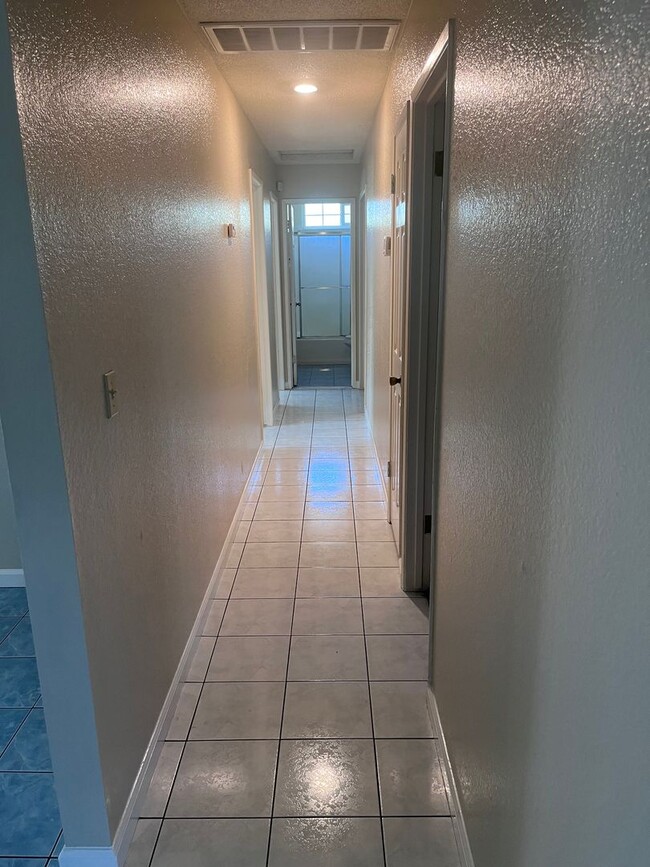 Building Photo - NICE UPDATED HOME IN SACRAMENTO!!