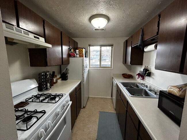 Building Photo - 1B/1B Pet Friendly Apartment South of BYU