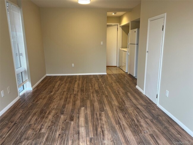 Building Photo - 60 Marwood Rd N