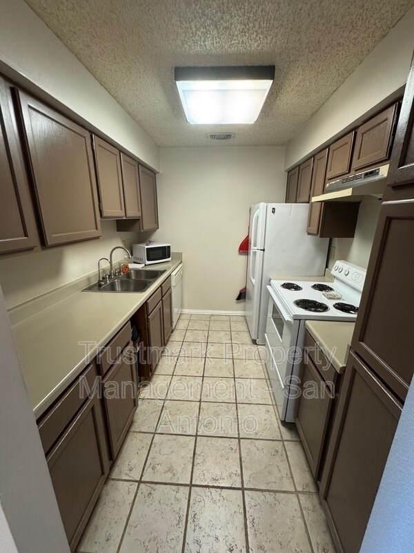 Building Photo - 4119 Castlewood