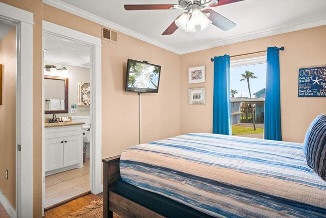 Building Photo - 165 Beach View