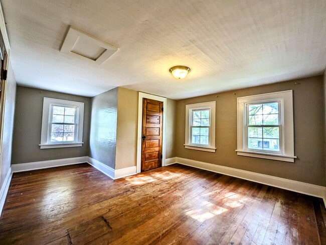 Building Photo - 604 8th Ave