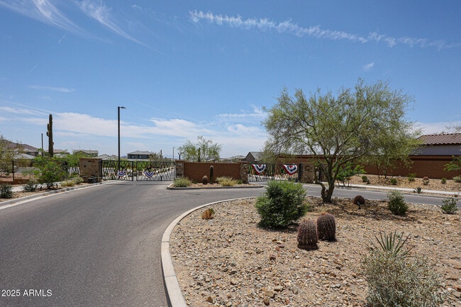 Building Photo - 2018 W Sleepy Ranch Rd