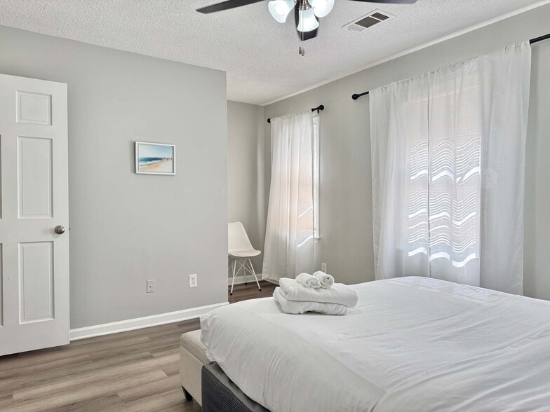 Building Photo - 1275 Sweet Pine Dr