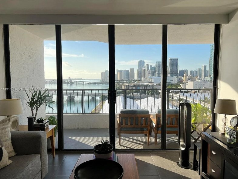 Building Photo - 555 NE 15th St