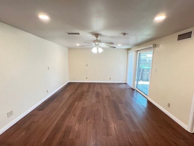 Building Photo - Adorable and Recently Upgraded 4 Bedroom P...