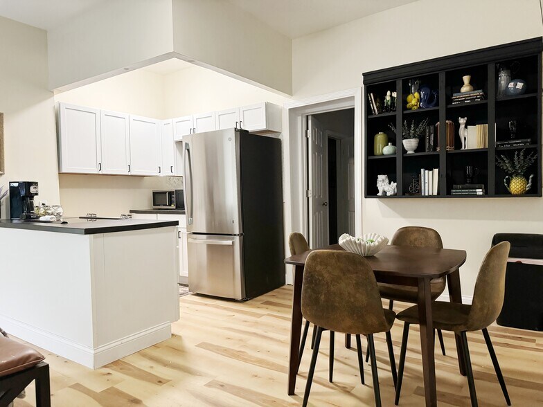 Building Photo - 808 W Iowa St