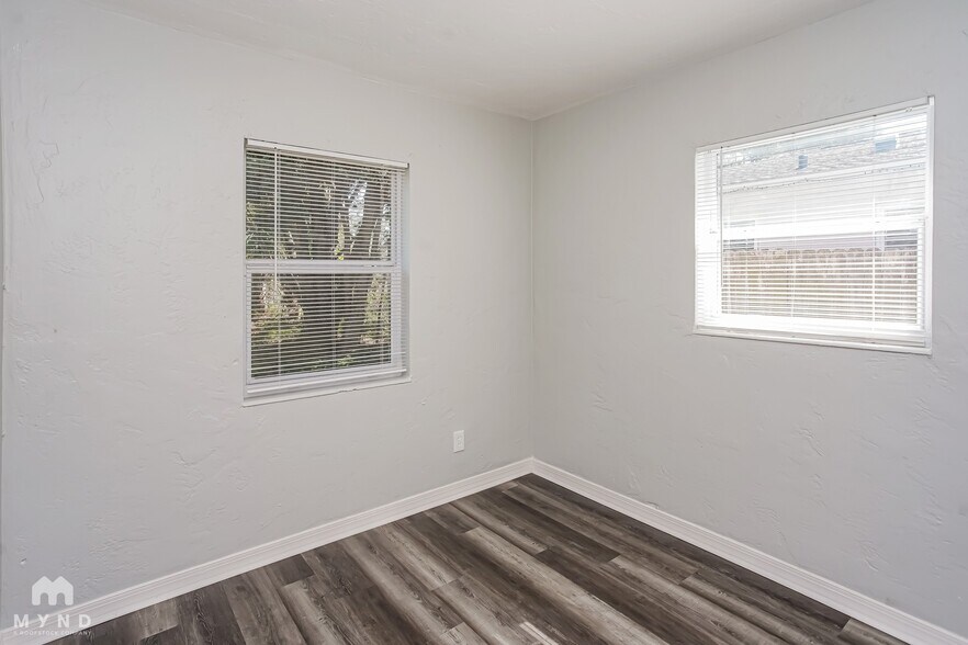 Building Photo - 1826 45th St S