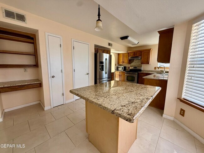 Building Photo - 1301 Tierra Roja St