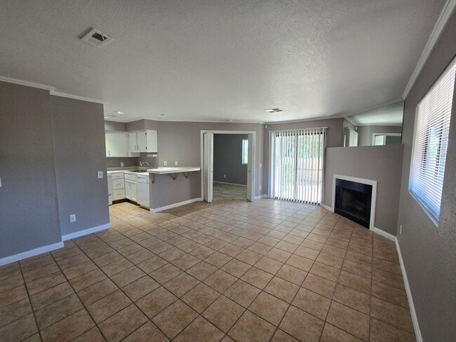 Building Photo - Charming 2-Bedroom Condo in Gated Communit...
